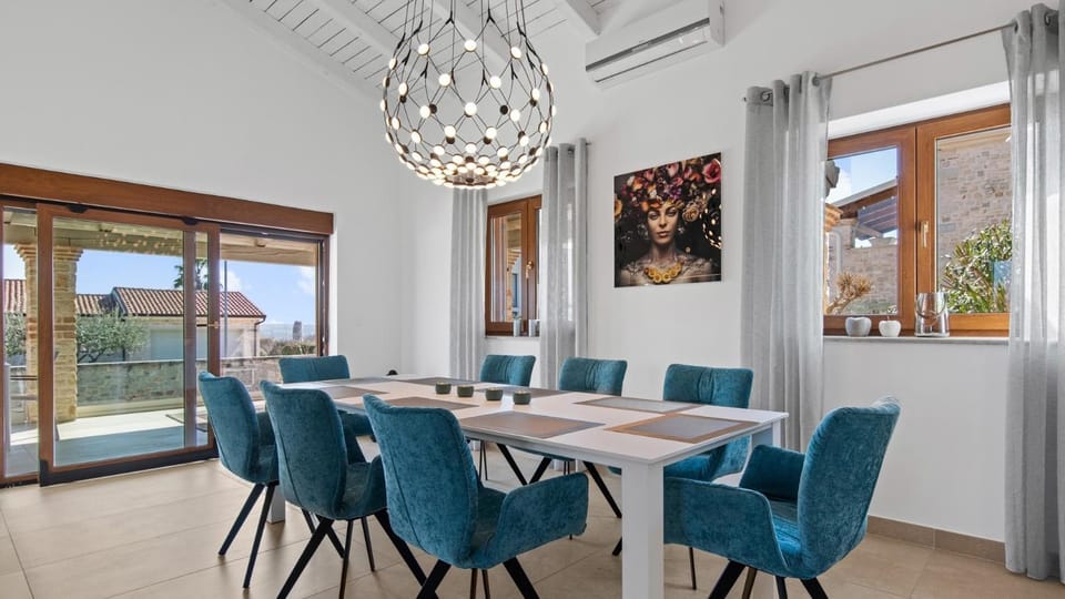 Living room, Seating area, Dining area, air conditioner
