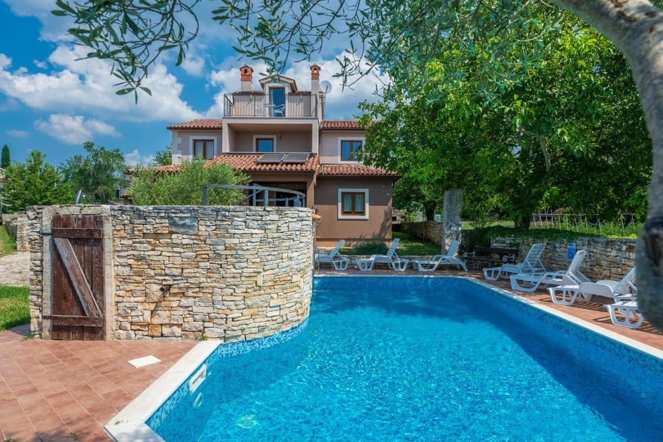 Property building, Swimming pool, sunbed