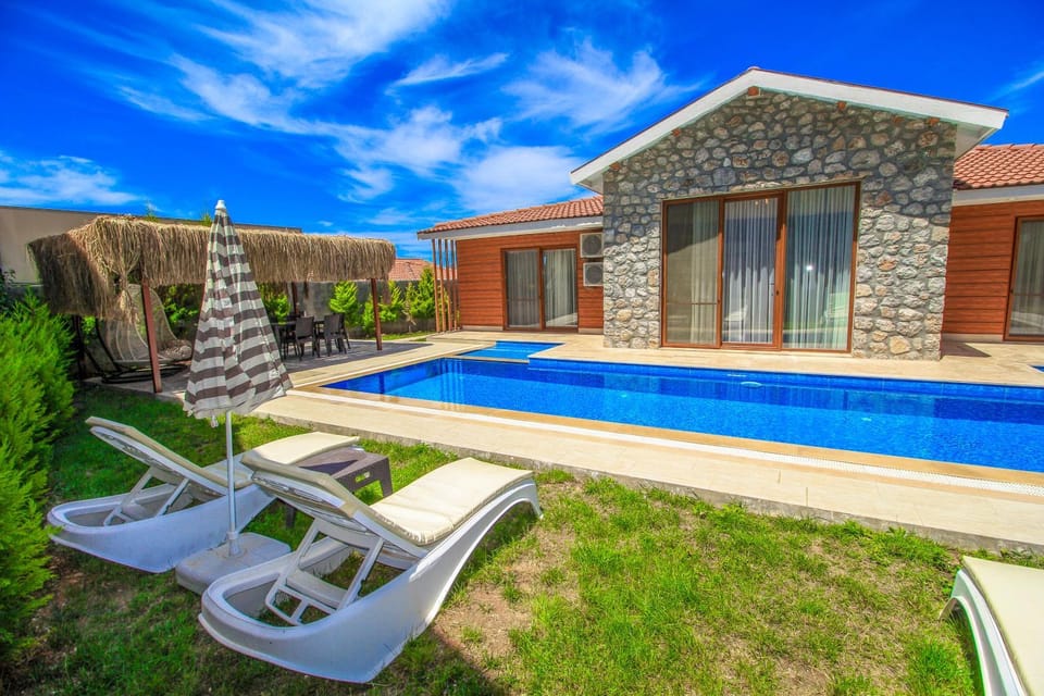 Patio, Garden, Swimming pool, sunbed