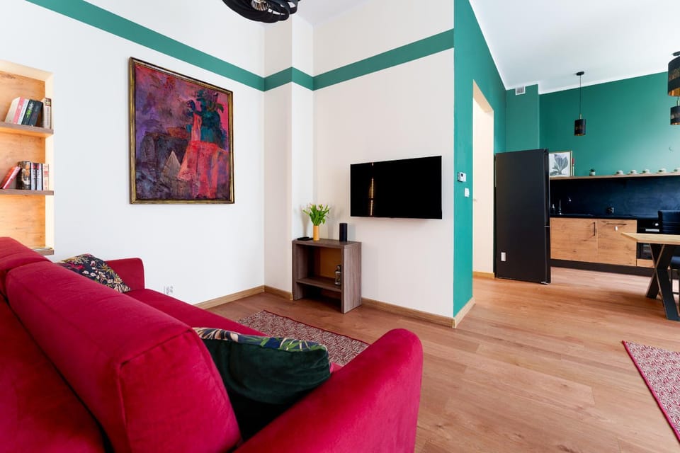TV and multimedia, Living room, Seating area, Evening entertainment