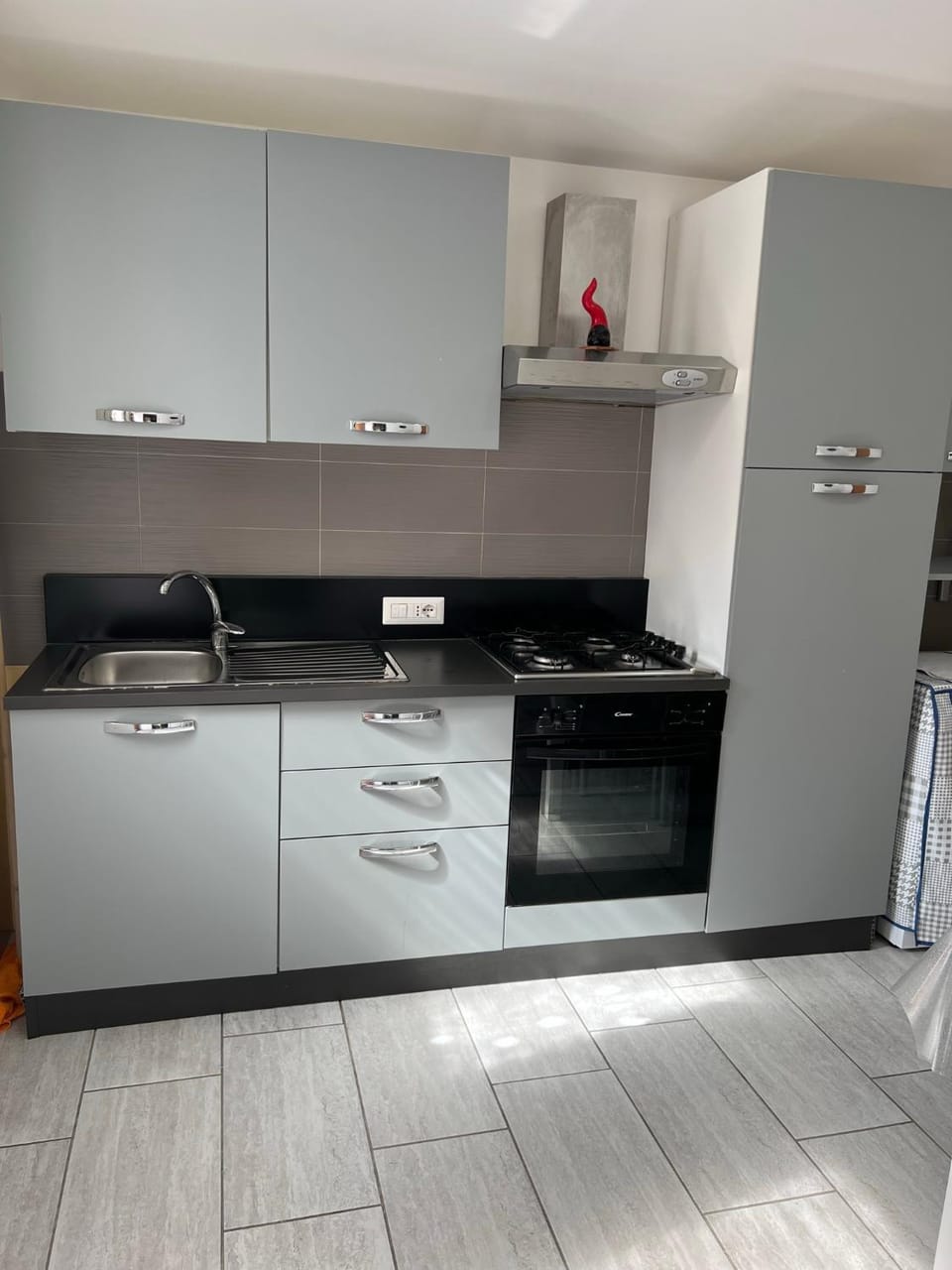 Kitchen or kitchenette, oven, stove