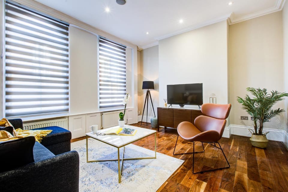 Communal lounge/ TV room, TV and multimedia, Living room, Seating area
