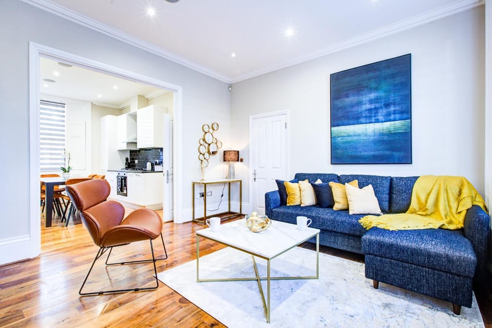Kitchen or kitchenette, Living room, Seating area