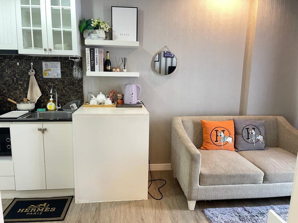 Love on top @ The Blu X bangsaen Apartment in Chon Buri Changwat
