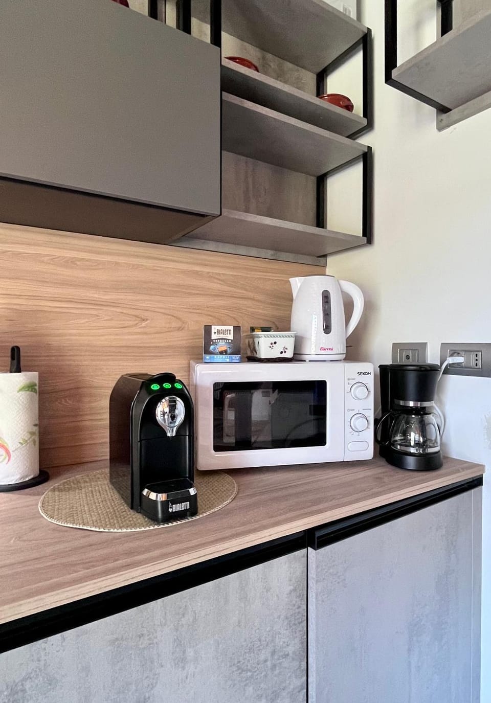 Coffee/tea facilities, minibar