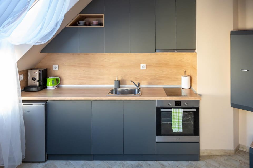 Coffee/tea facilities, Kitchen or kitchenette, pet friendly, stove