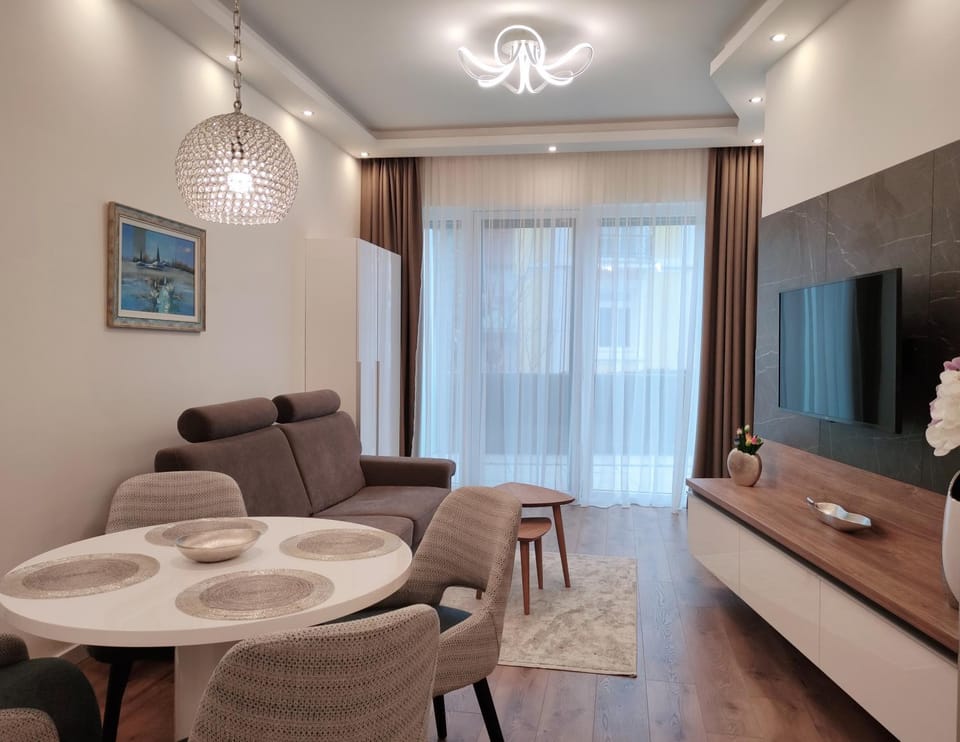 TV and multimedia, Living room, Dining area