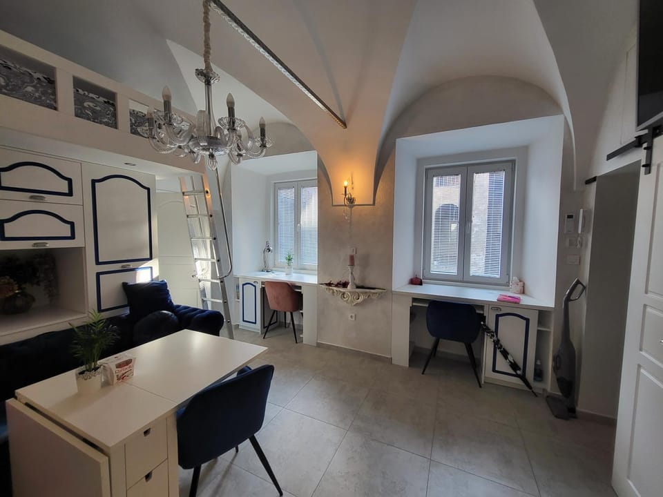 Vintage Apartment In The City Centre Old Town Apartment in Ljubljana