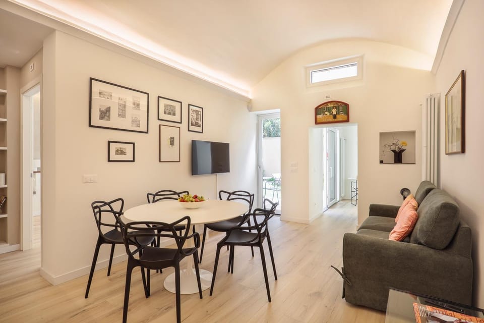 TV and multimedia, Living room, Dining area, Evening entertainment