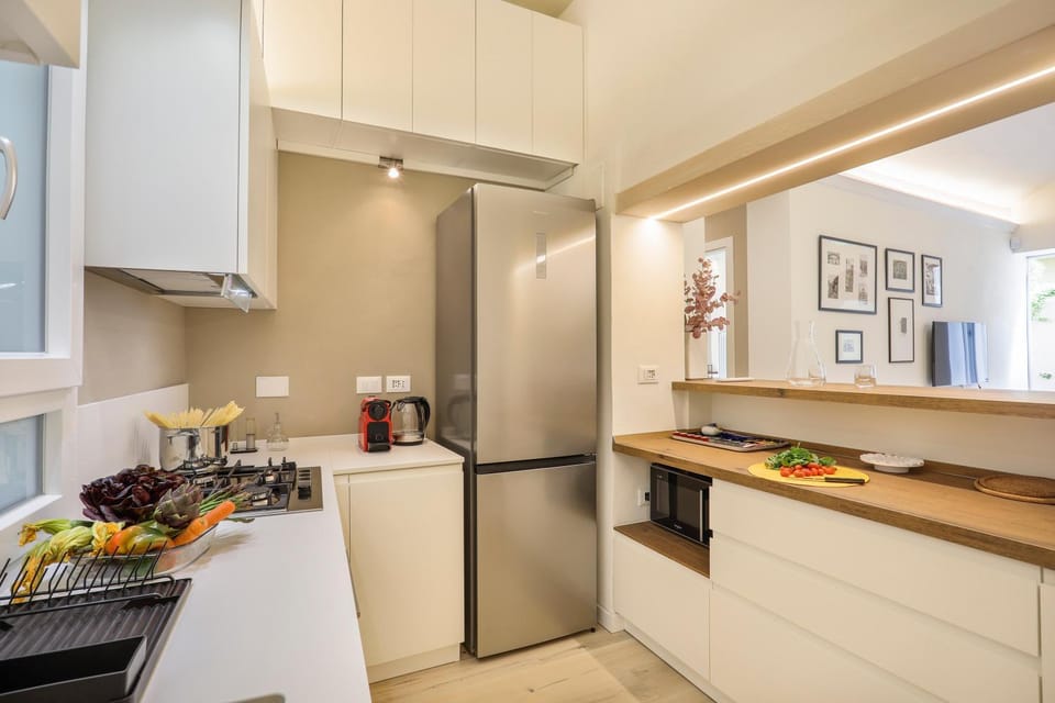 Coffee/tea facilities, Kitchen or kitchenette, dishwasher, oven, stove
