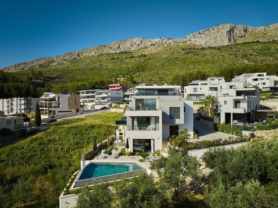 Property building, Swimming pool