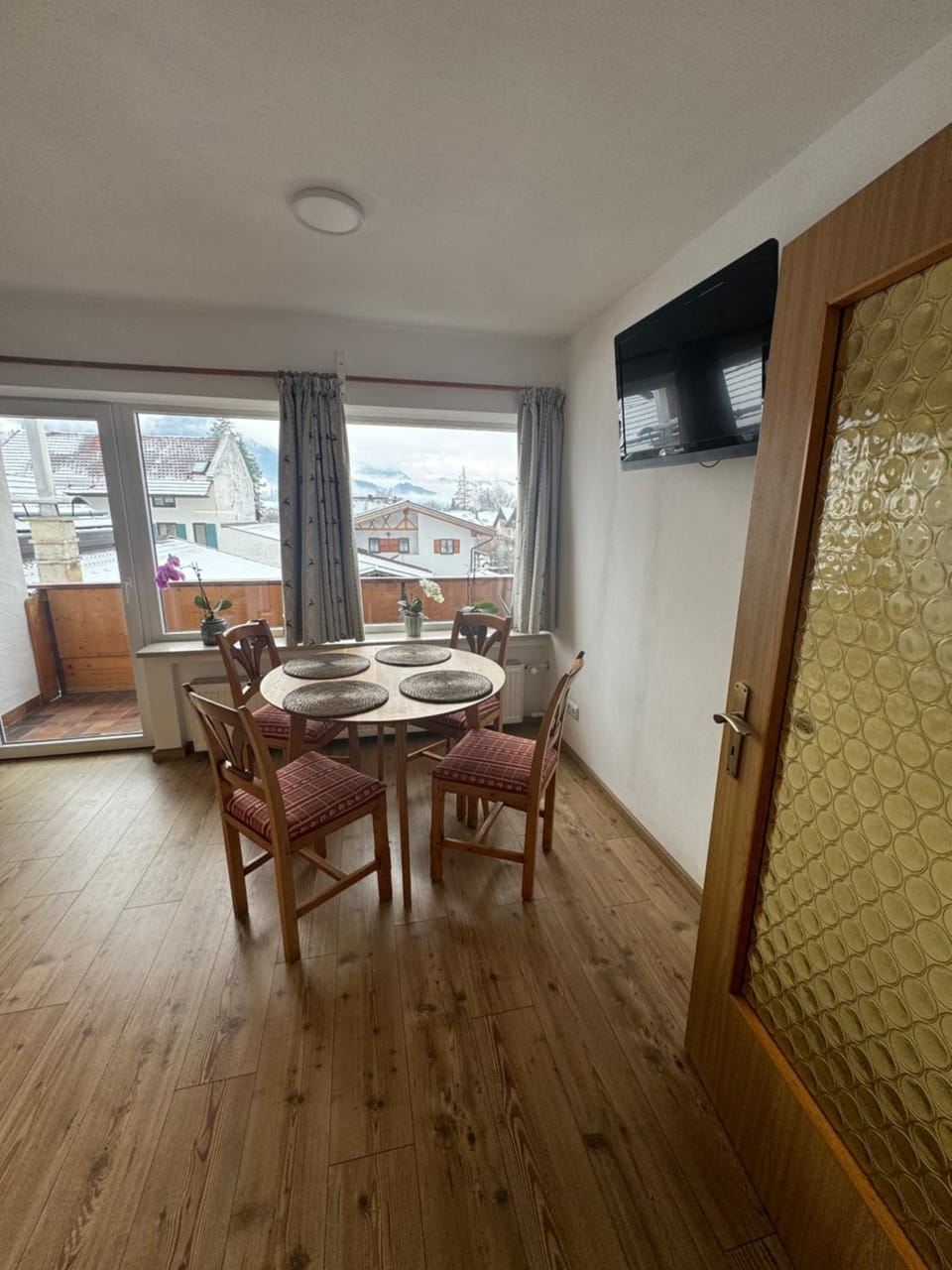 TV and multimedia, Dining area