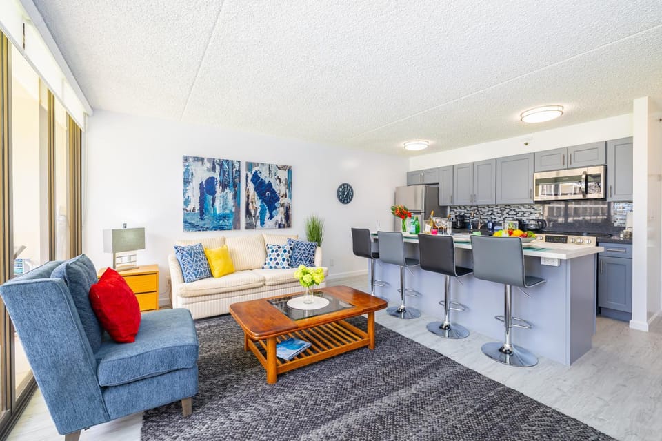 Kitchen or kitchenette, Living room, Seating area, minibar