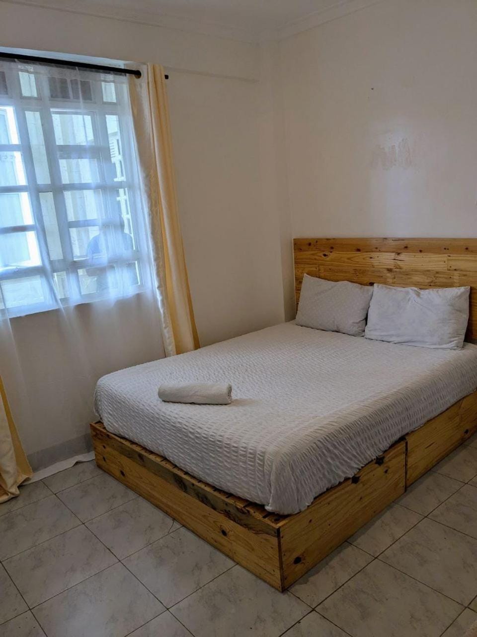 Bed, towels