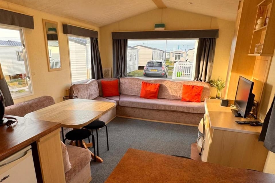 3 Bed Caravan 8 Berth Pet Friendly Parking Chalet in Rhyl