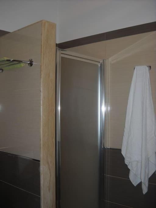 Shower, towels