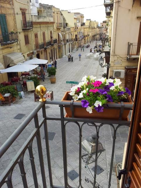 Neighbourhood, View (from property/room), Balcony/Terrace, City view, Street view