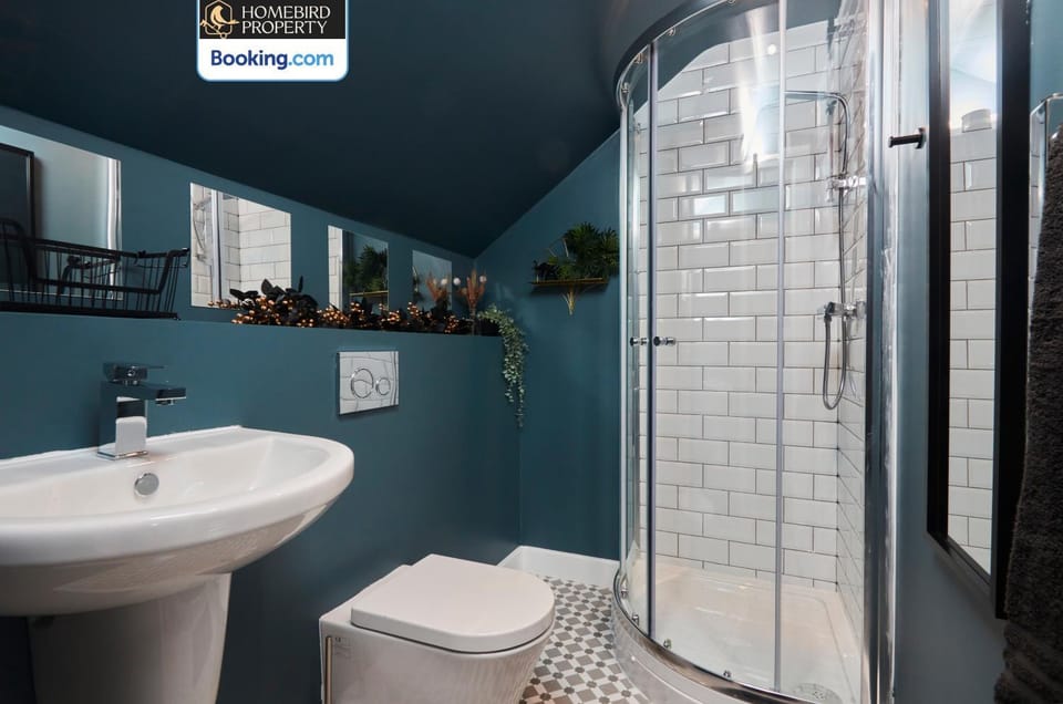 Shower, Toilet, Bathroom