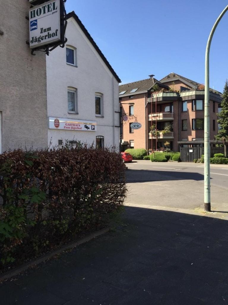 Property building, Day, Neighbourhood, Street view, Location, Parking