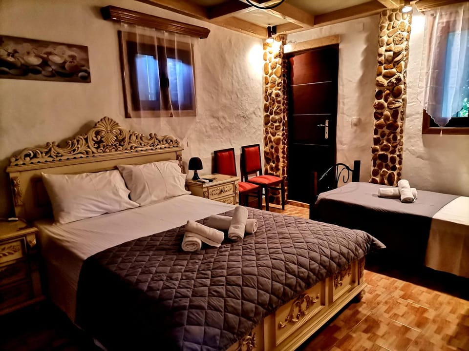 Skyrosfamilyhouses-Manou House in Euboea