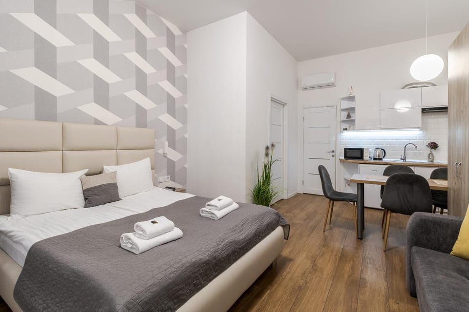 Bed, Kitchen or kitchenette, Living room, Dining area, Bedroom