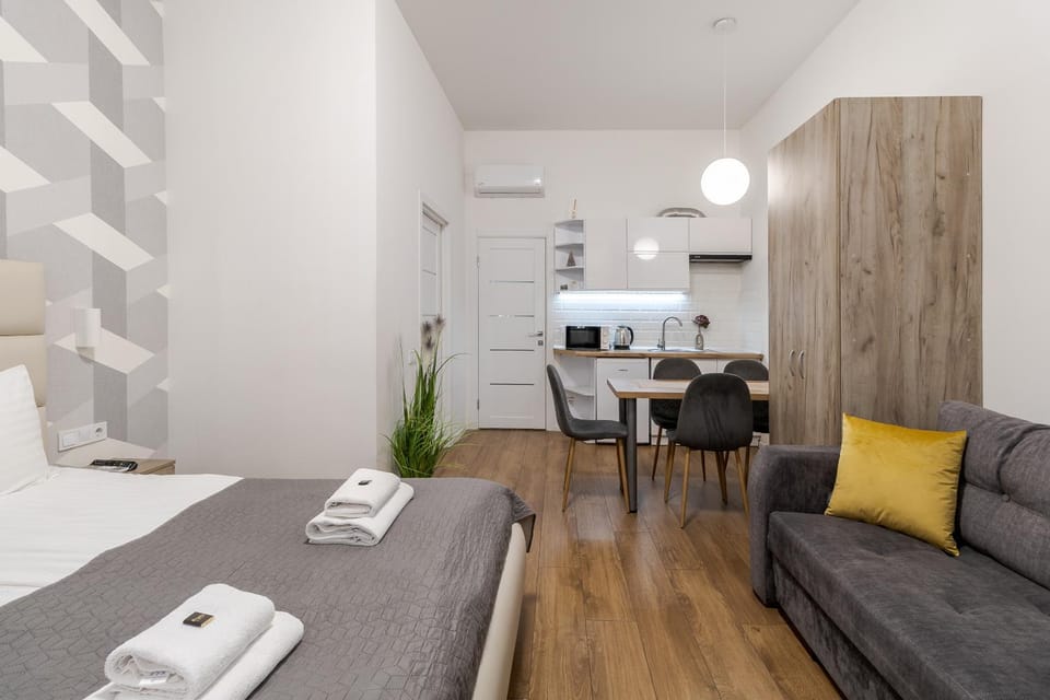 Kitchen or kitchenette, Seating area, Dining area