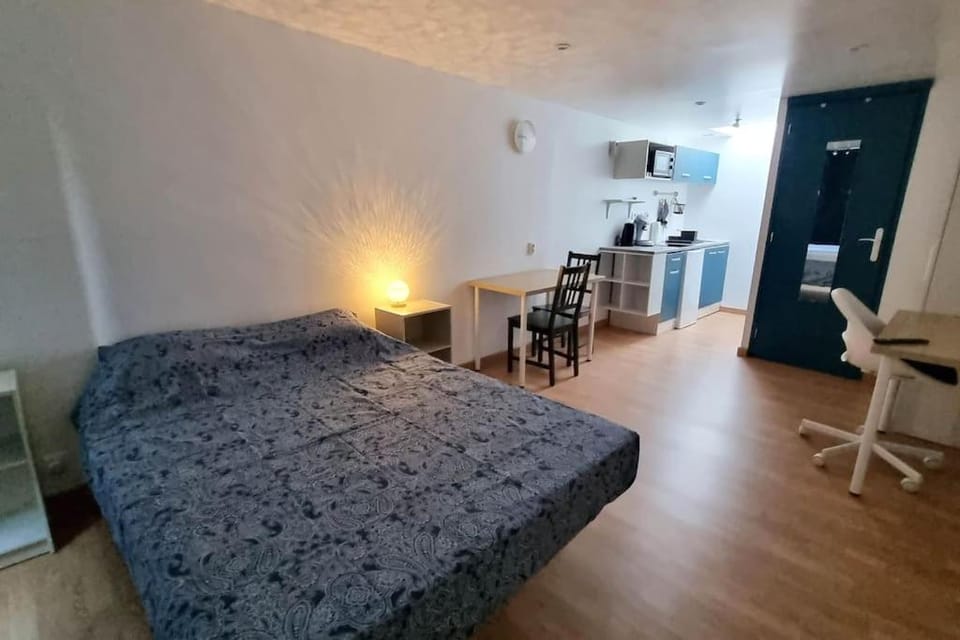 Le petit Château Avesnois - Studio en rez de jardin avec terrasse privée Apartment in Hauts-de-France