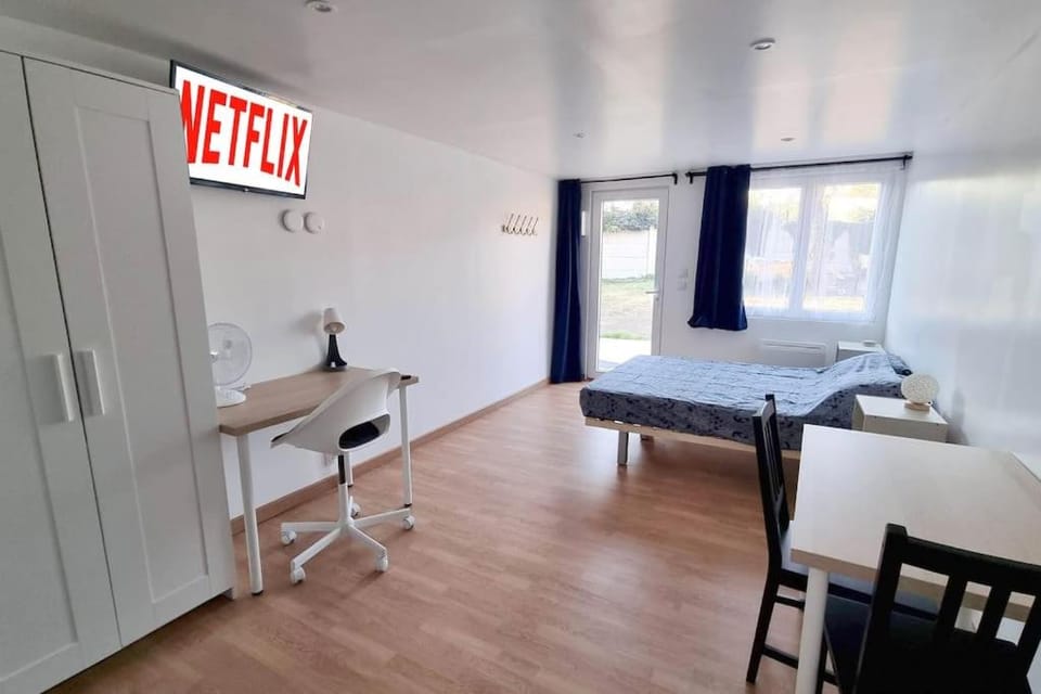 Le petit Château Avesnois - Studio en rez de jardin avec terrasse privée Apartment in Hauts-de-France