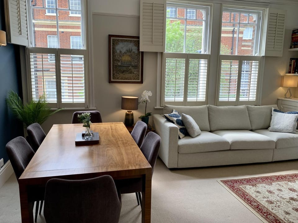Living room, Seating area, Dining area
