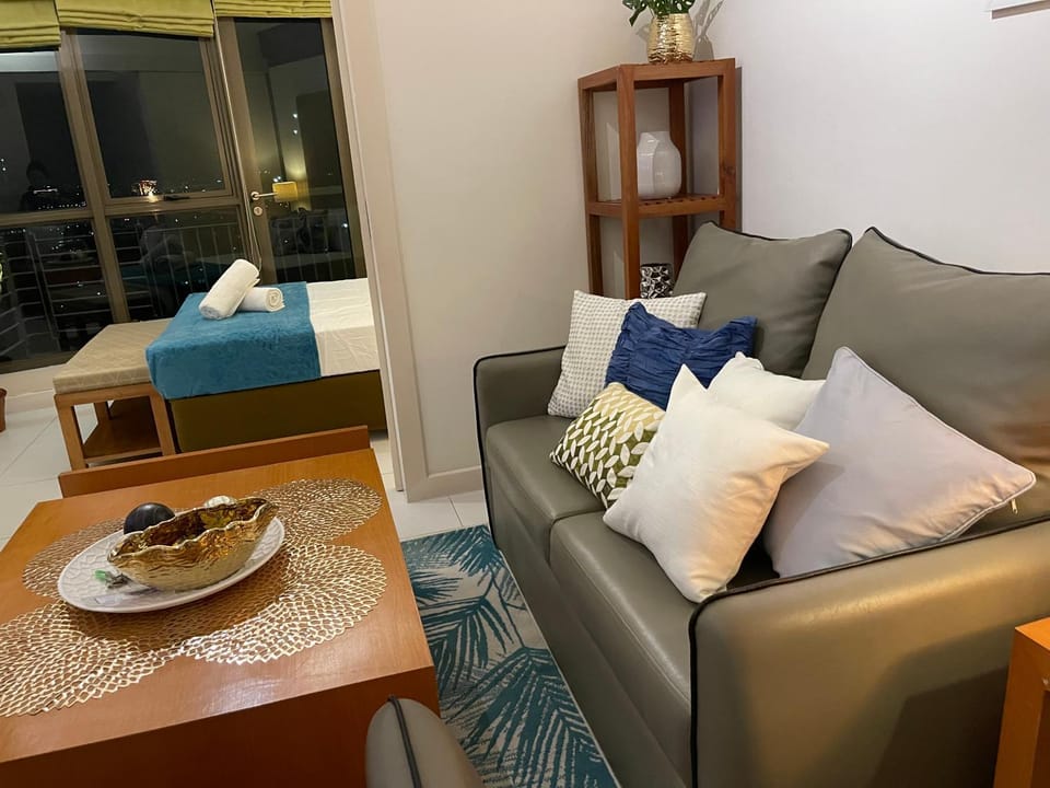 Fabulous Skyline KL Greenbelt Makati Apartment in Pasay
