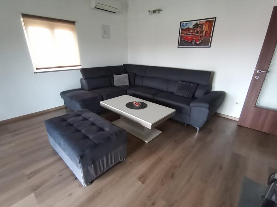 Living room, Seating area, air conditioner