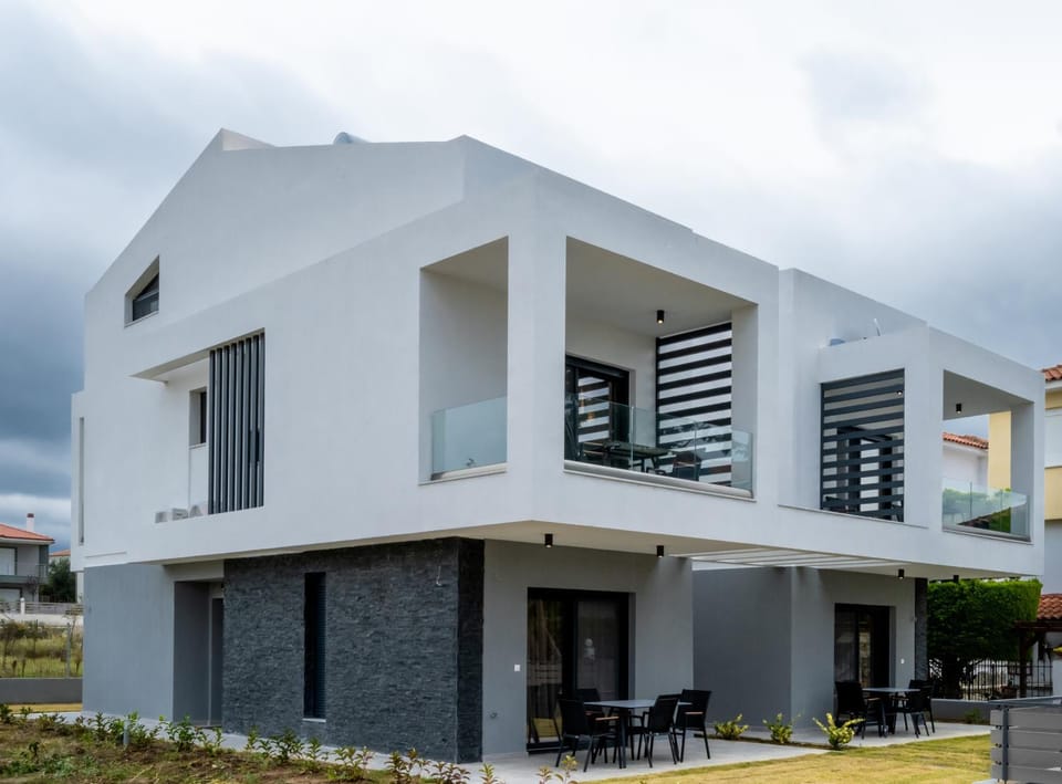 Property building, Garden, Balcony/Terrace