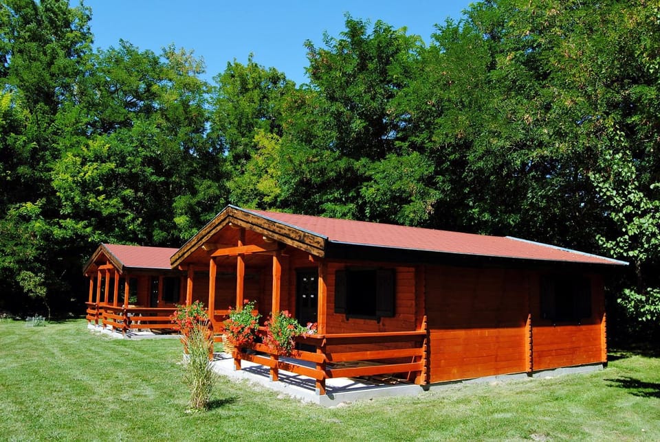 Villa Hedi Vendégház Apartment in Slovakia