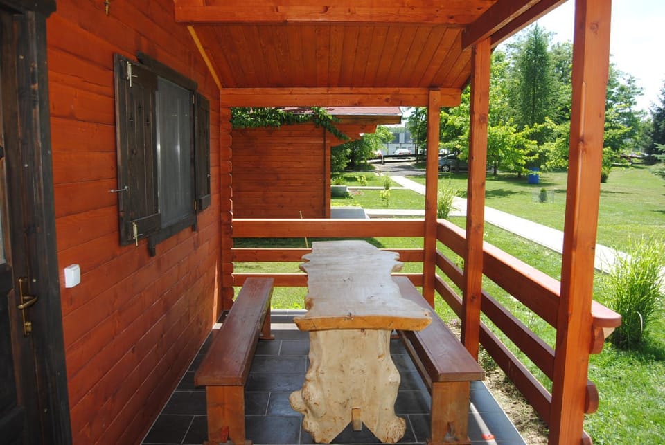Villa Hedi Vendégház Apartment in Slovakia