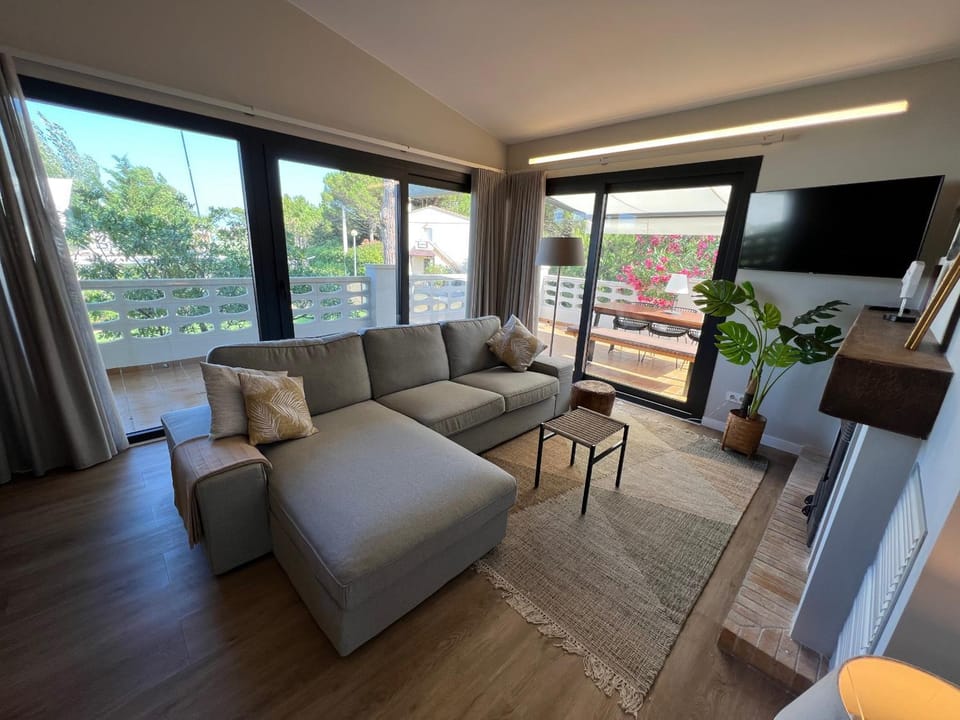 Communal lounge/ TV room, Living room
