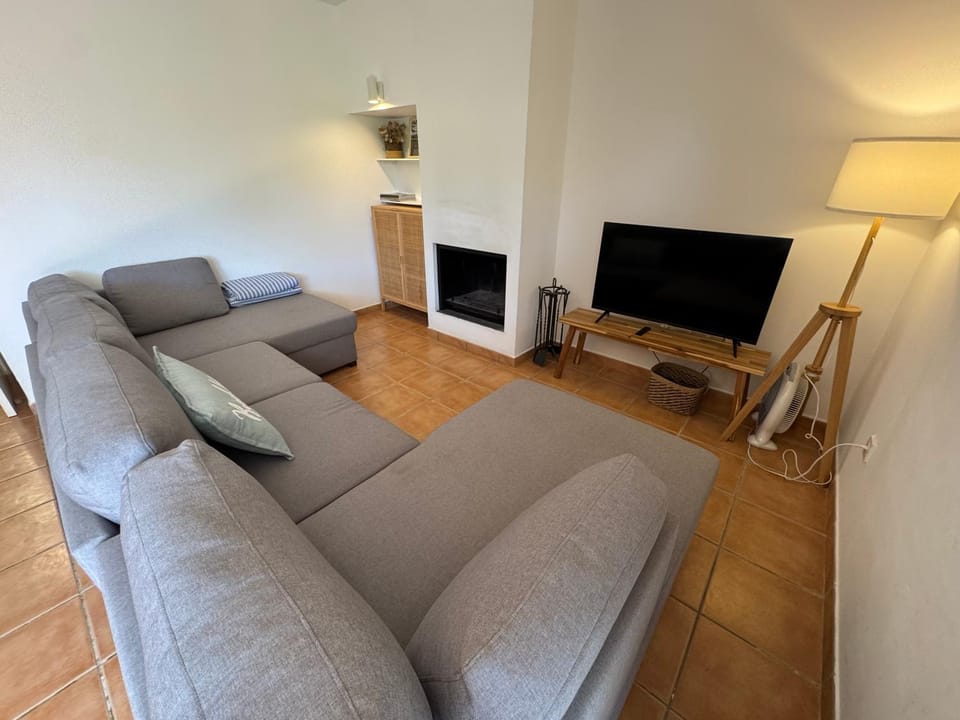 Communal lounge/ TV room, TV and multimedia, Living room