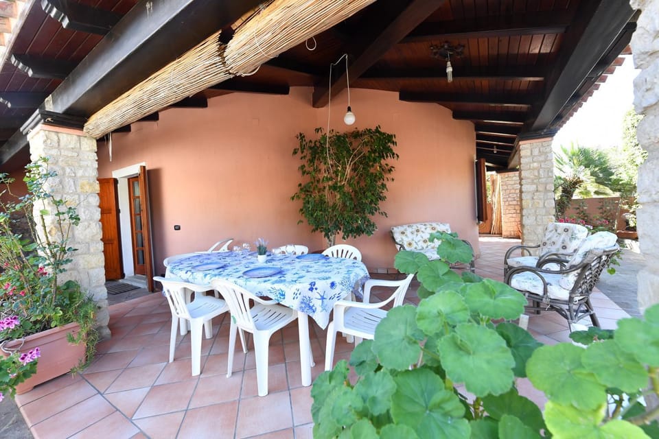 Patio, Dining area, Garden view