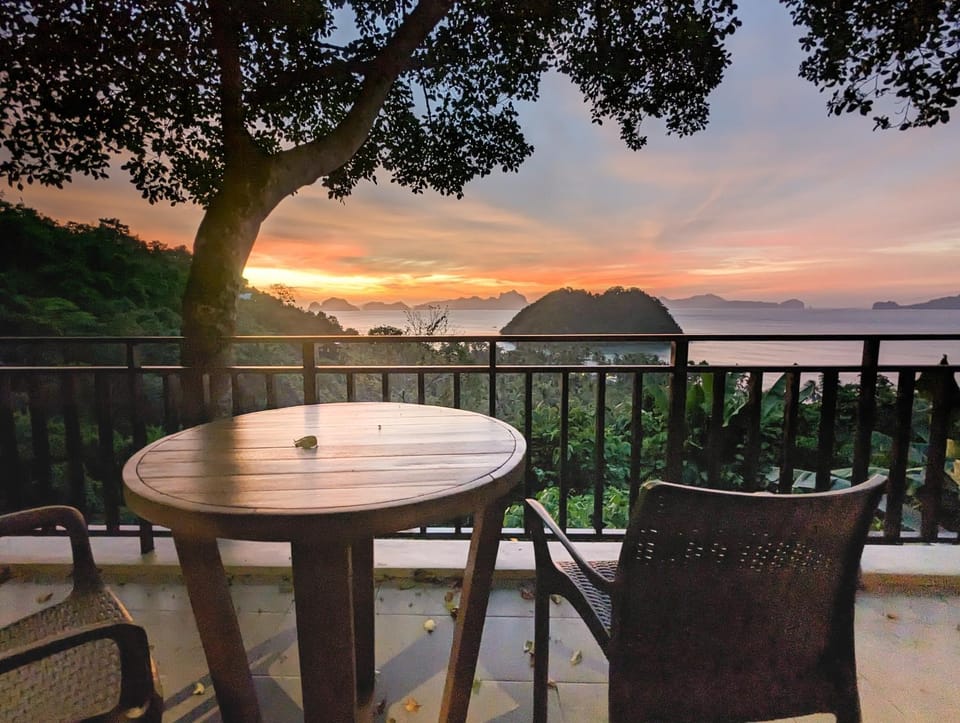 Patio, Natural landscape, View (from property/room), Balcony/Terrace, Seating area, Sea view, Sunset