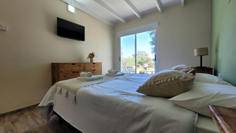 TV and multimedia, Photo of the whole room, Bedroom, towels