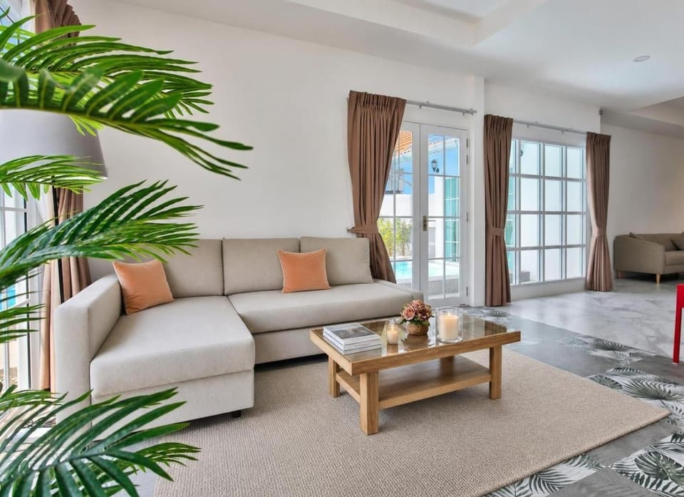 Communal lounge/ TV room, TV and multimedia, View (from property/room), Living room, Photo of the whole room, Seating area, Pool view, Pool view, Swimming pool, Swimming pool