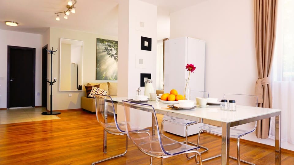 Living room, Seating area, Dining area