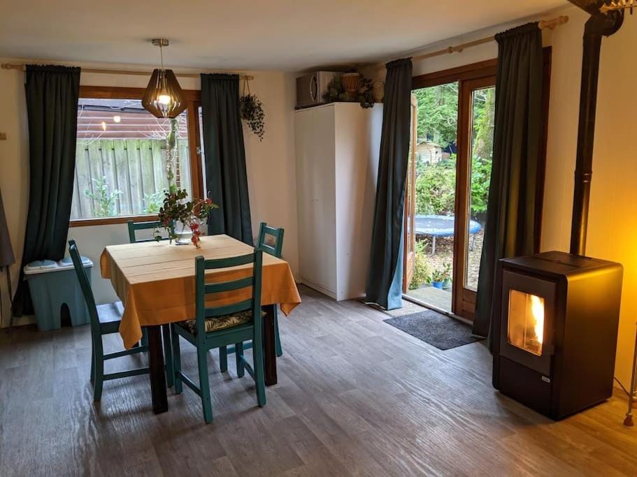 Sfeervol chaletje in een rustige bosrijke omgeving Chalet in North Brabant (province)