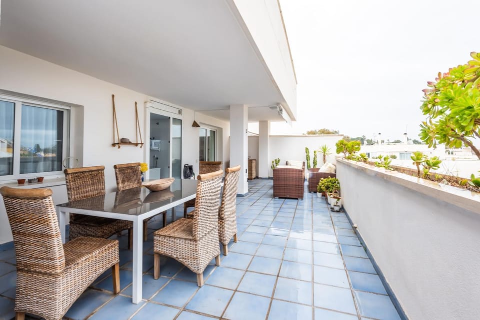 Garden, Solarium, Balcony/Terrace, Living room, Seating area, Dining area