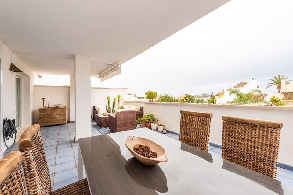 Garden, Solarium, Balcony/Terrace, Seating area, Dining area