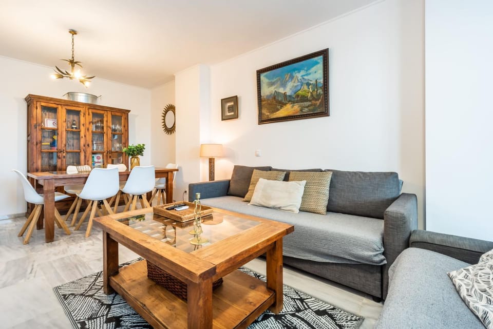 Living room, Seating area, Dining area, fireplace