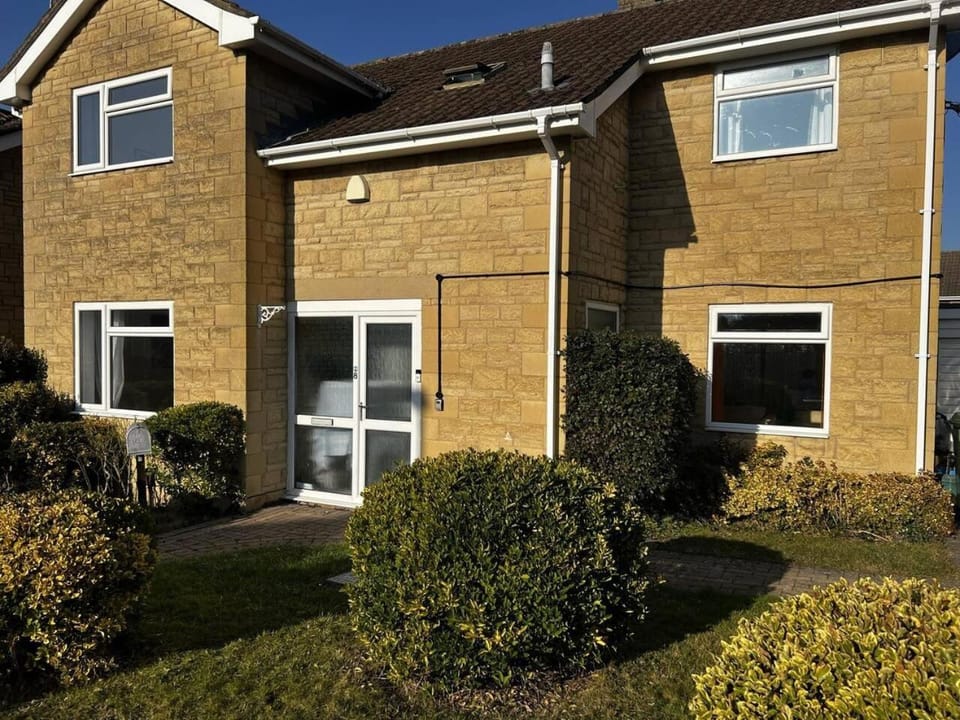 Charming 4-Bed House in Cheltenham Free Parking House in Cheltenham