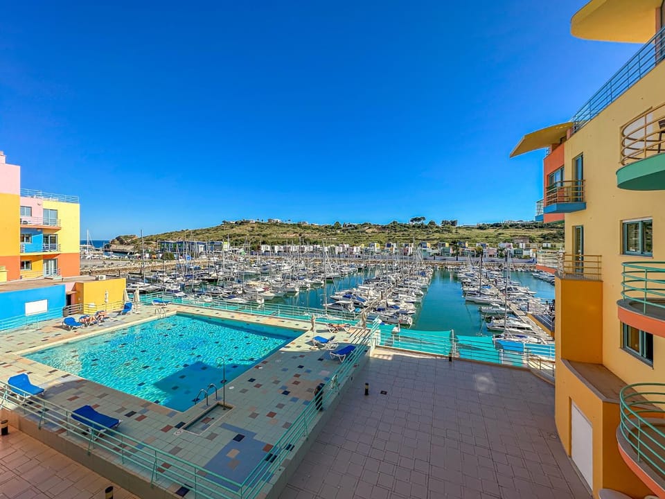 Day, Natural landscape, Pool view, Swimming pool, Swimming pool, sunbed