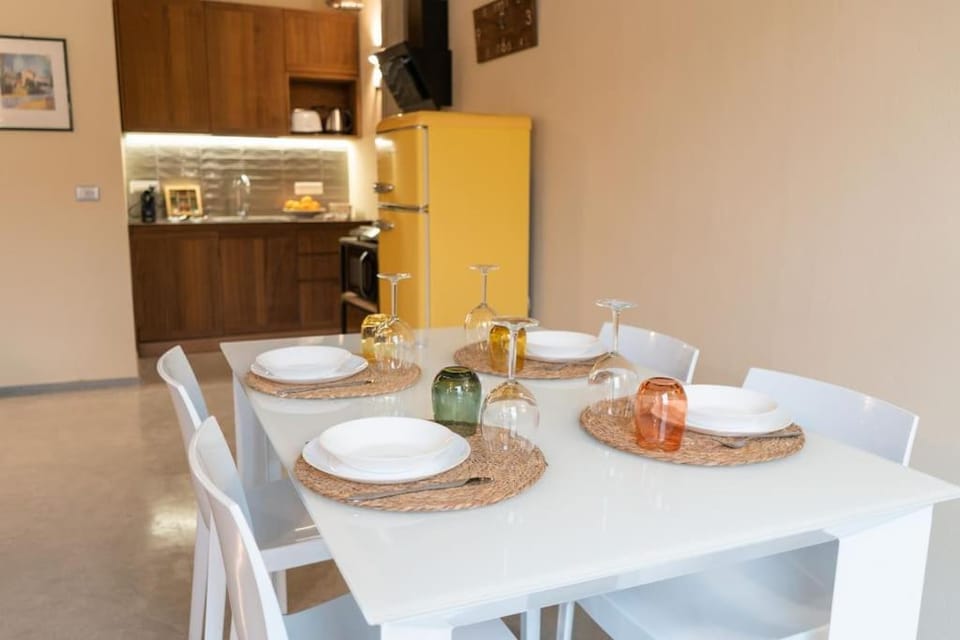 Dining area, Food