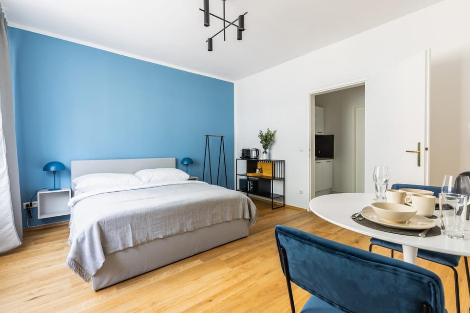 Bed, Photo of the whole room, Dining area, Bedroom