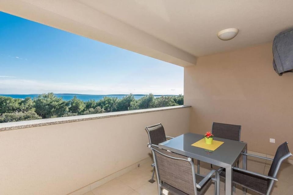 Rogina 2. sea view apartment Apartment in Novalja